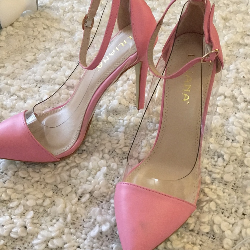 Super cute pink shoes